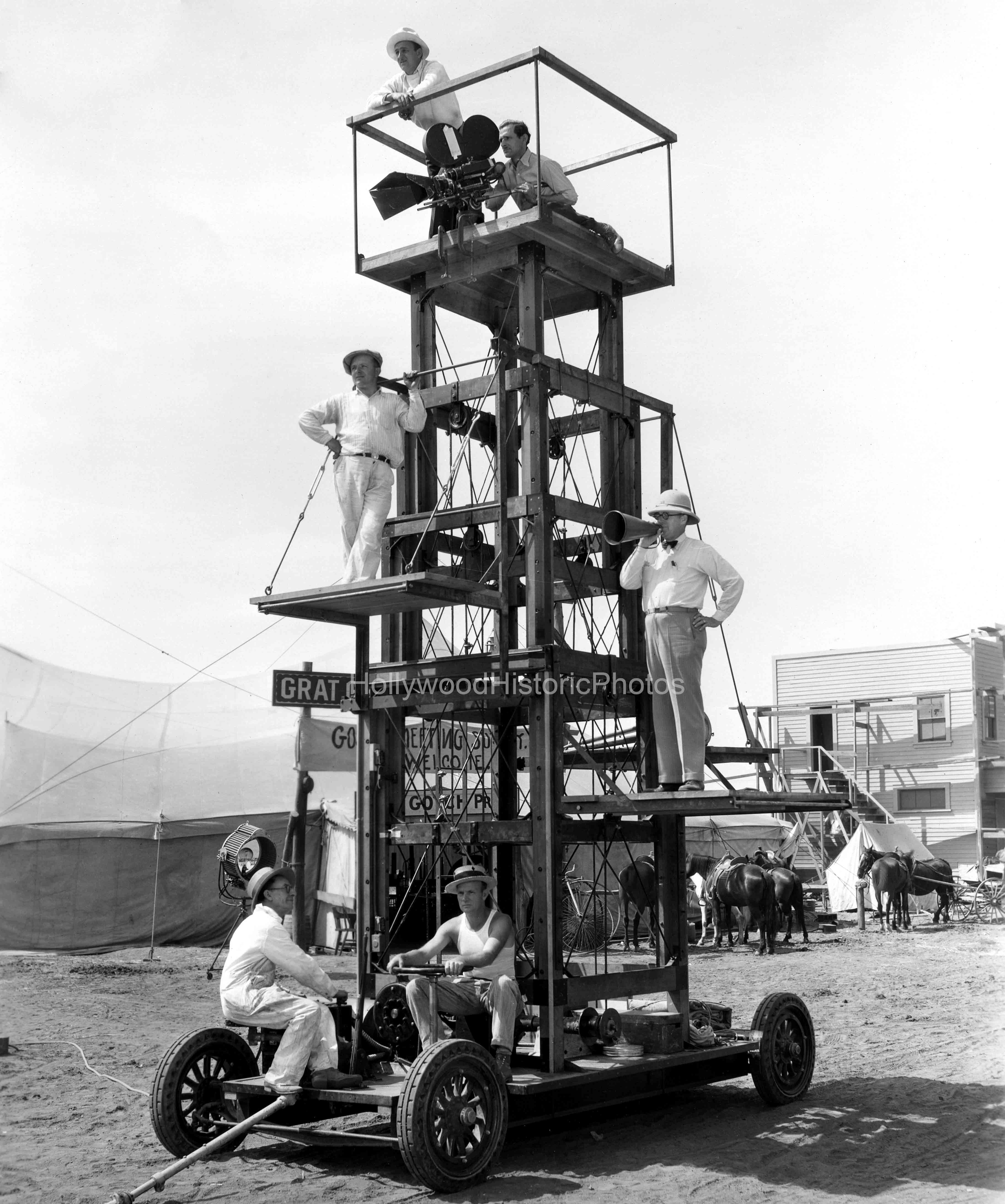 Camera Platform 1930.jpg